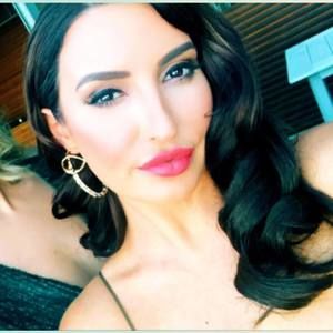 Meet your Posher, Cami